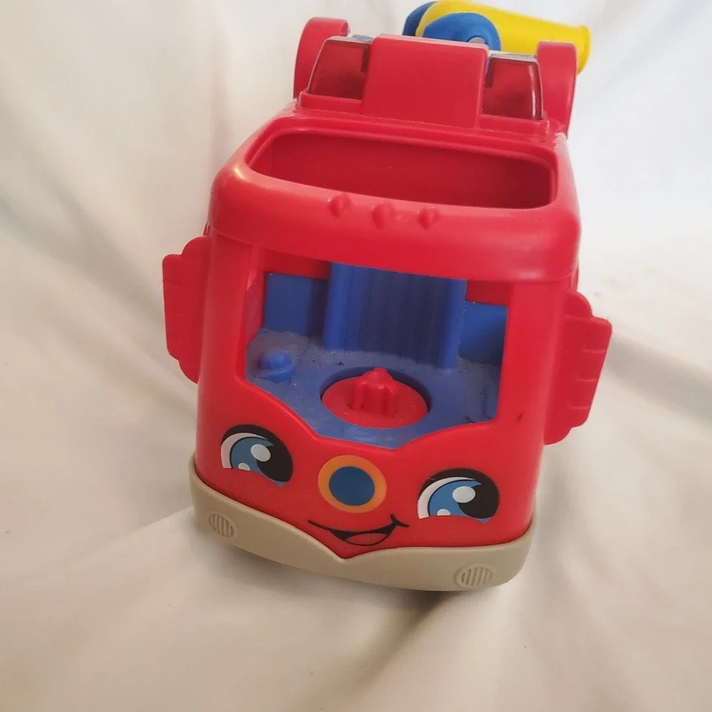 Fisher-Price Little People Helping Others Fire Truck with Lights‎ and Sounds